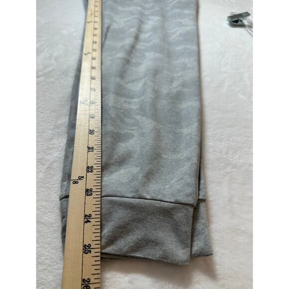 Vuori Performance Jogger In Gray Camo Size Medium EUC - Picture 3 of 5